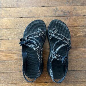 Black, women's size 7.5 chaco, toe strap